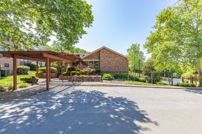 Building Photo - 5918 Stone Brook Dr