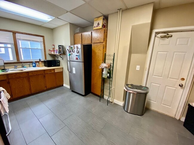 Building Photo - SPACIOUS 4BD House near U of M & Dinky Tow...