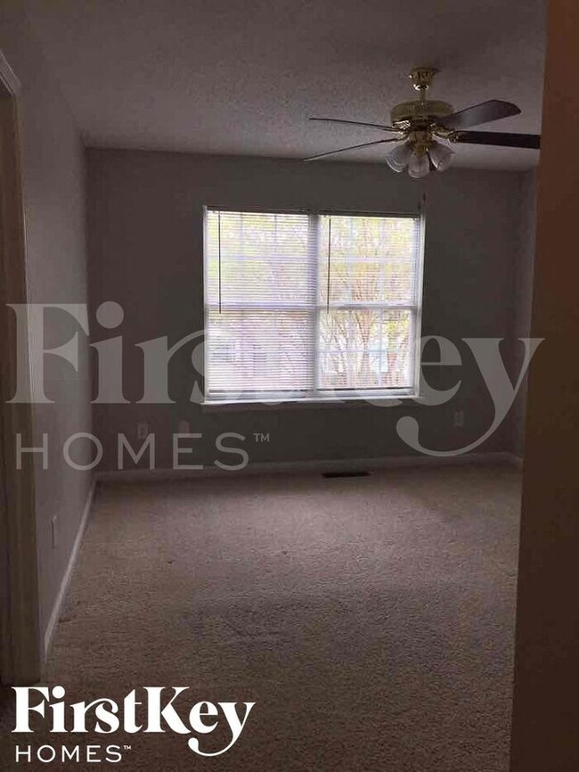 Building Photo - 2422 Brianna Dr