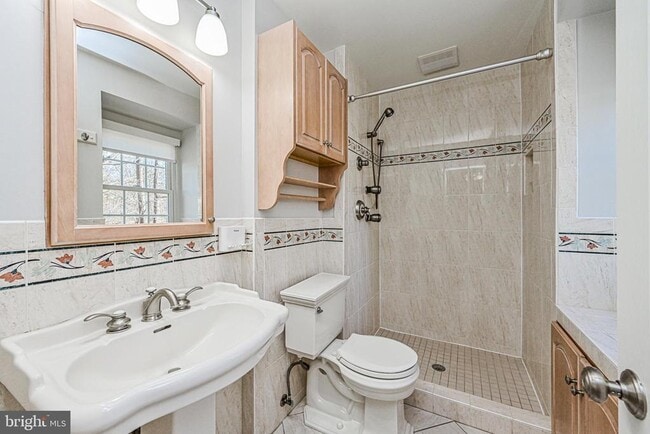 Building Photo - 9929 Hemlock Woods Ln