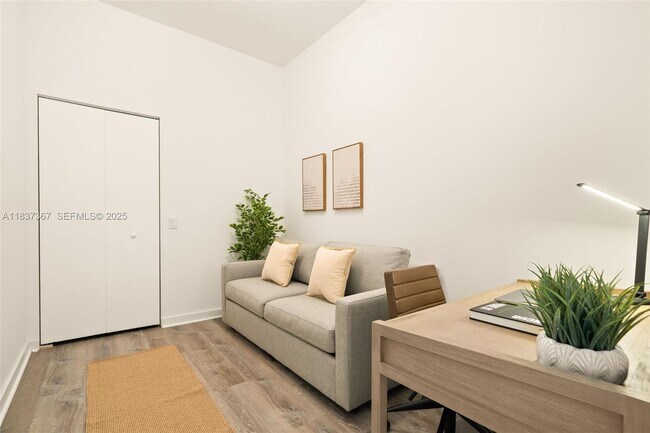 Building Photo - 501 NE 31st St