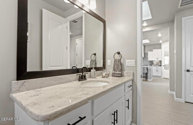 Building Photo - 257 Adamtowne Dr