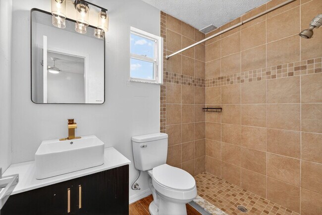Building Photo - 561 SE Karrigan Terrace