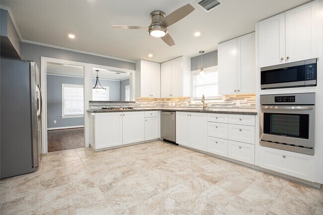 Building Photo - 1202 Birdsall St