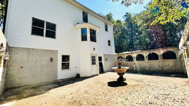 Building Photo - 8+ PRIVATE ACRES - KING GEORGE