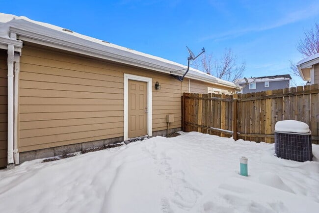 Building Photo - Updated Townhome with Pikes Peak Views | Free January Rent + $500 Off February