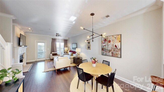 Building Photo - 1009 Park West Dr