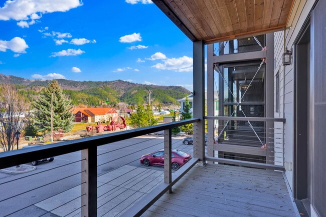 Building Photo - 834 Mc Kinley Ave W