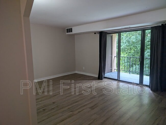 Building Photo - 1210 Chelmsford Cir