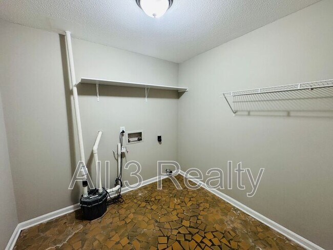 Building Photo - 2649 Burkelaun Dr