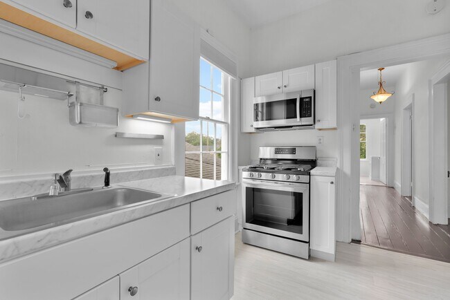 Building Photo - Savannah