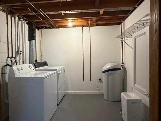 Building Photo - 1507 5th Ave NE