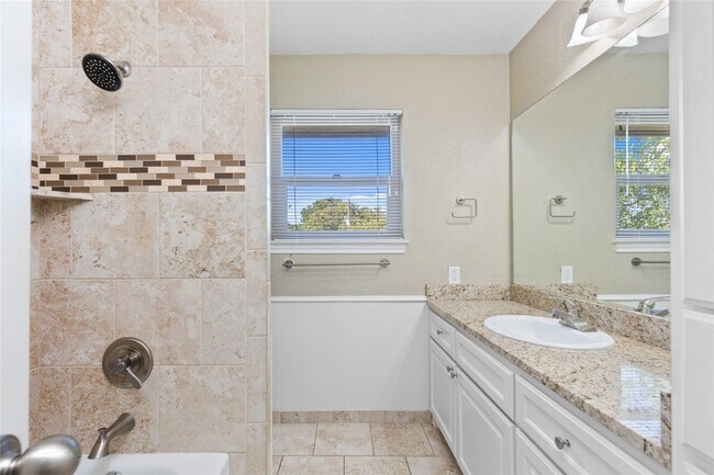 Building Photo - 6925 Calendar Rd