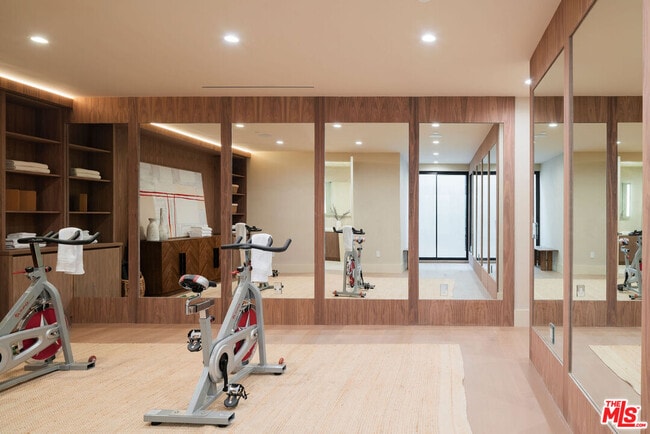 Building Photo - 500 Ocampo Dr