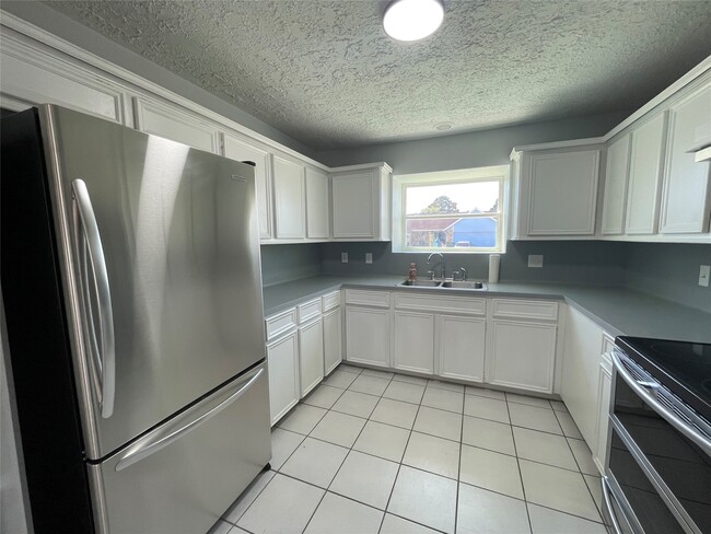 Building Photo - 6207 Denmark Dr