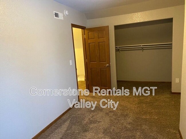 Building Photo - 642 2nd Ave NW