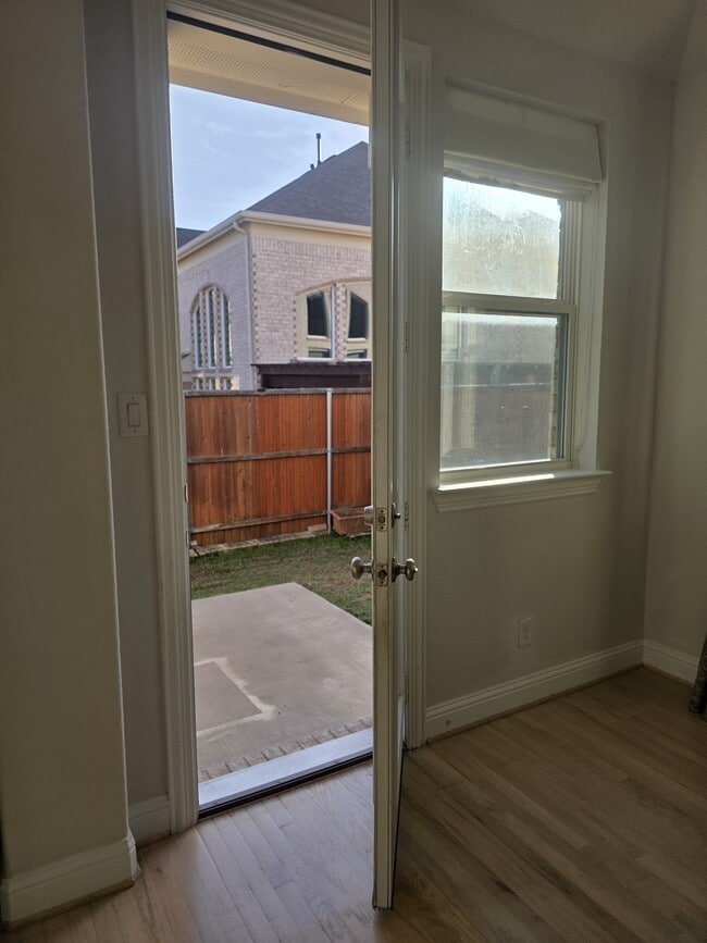 Building Photo - 5600 Snowberry Dr