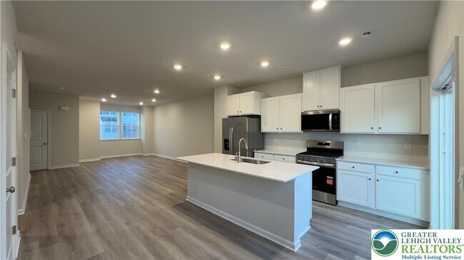 Building Photo - 8209 Brodie Ct