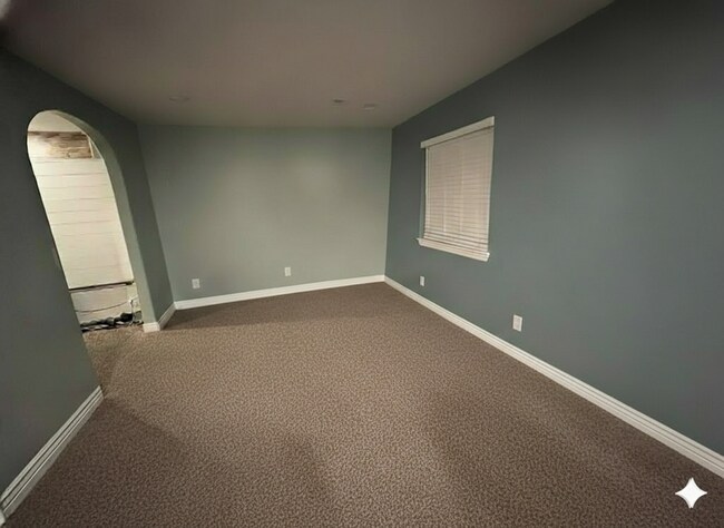 Building Photo - 8241 Imperial Oak Dr