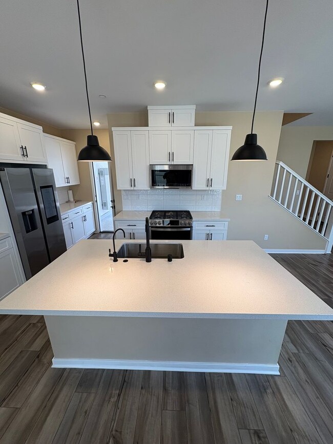 Building Photo - Beautiful Home Bedford Community!