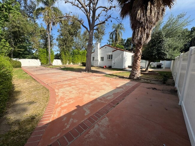 Building Photo - 5653 Calvin Ave