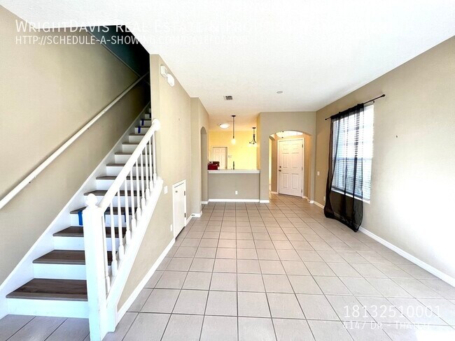 Building Photo - Large townhome at Sabal Pointe!