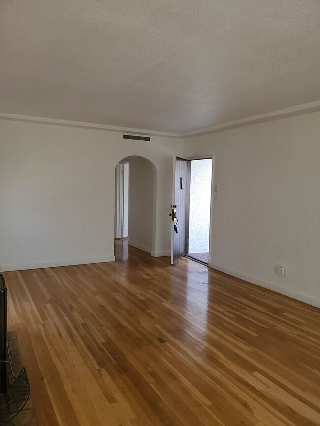 Building Photo - Charming Spanish Style Villa in the heart of Tower!