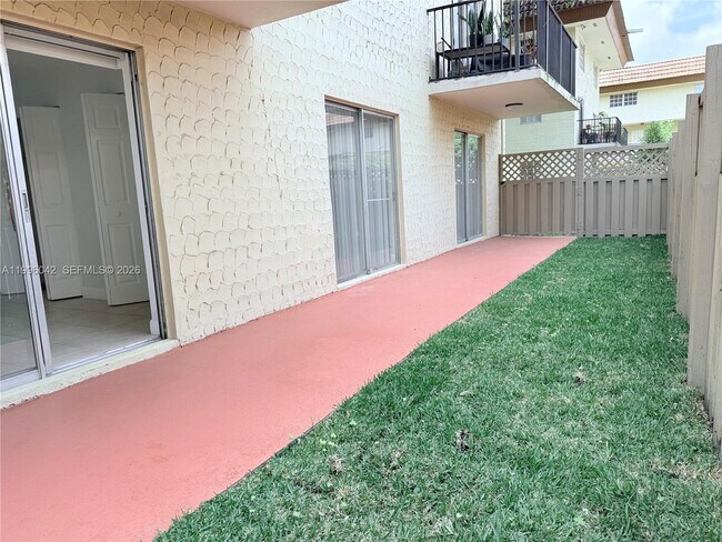 Building Photo - 8550 SW 109th Ave