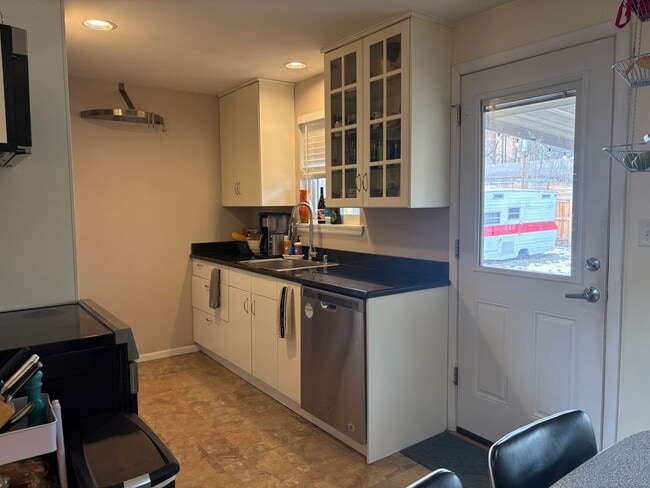 Building Photo - 3 Bed 1 Bath Home W/Large Backyard Walking Distance To Everything.