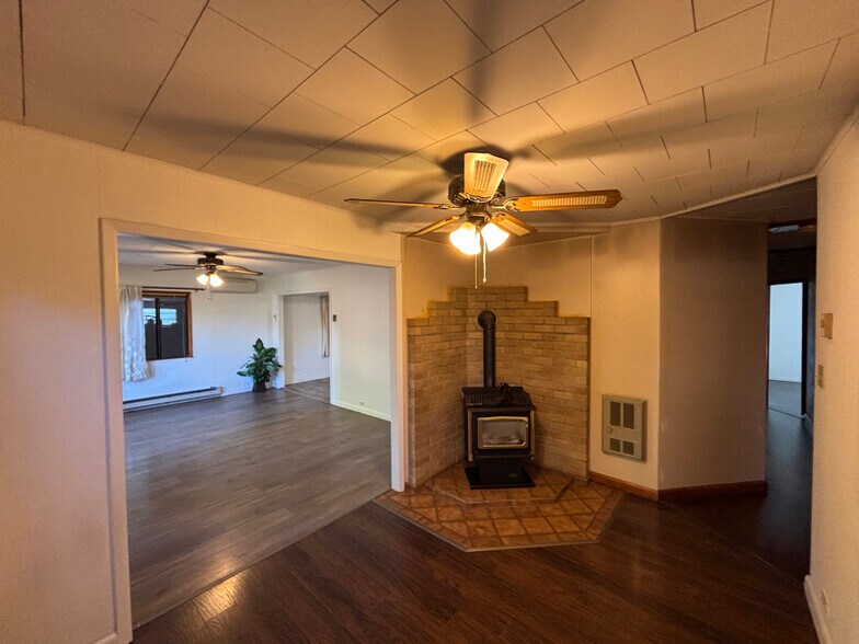 Building Photo - 108 SE 100th Ave