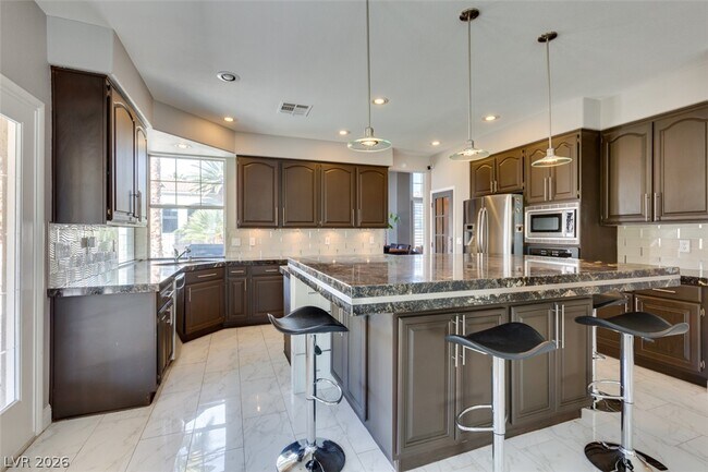 Building Photo - 152 Ultra Dr