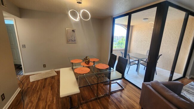 Building Photo - 950 Egret Cir