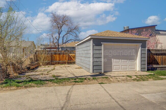 Building Photo - 2646 S Cherokee St
