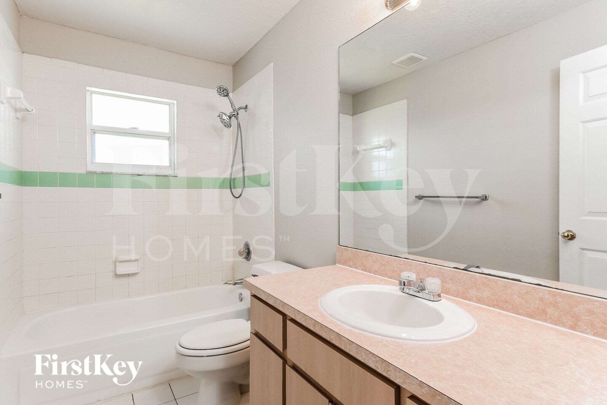 Building Photo - 1323 Arrowhead Ct
