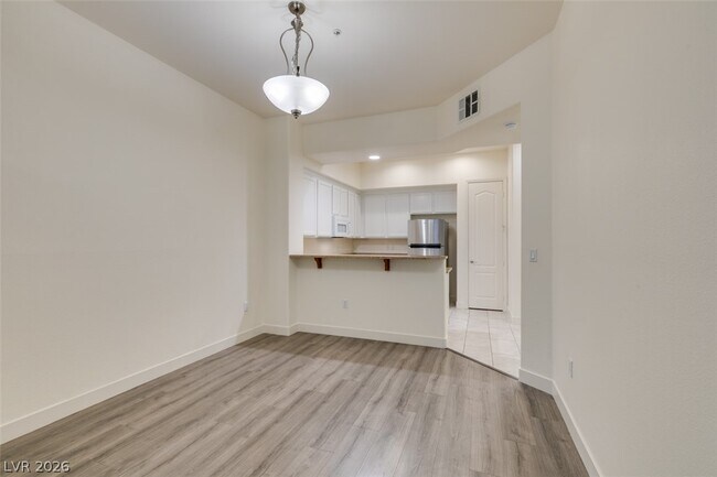 Building Photo - 38 E Serene Ave