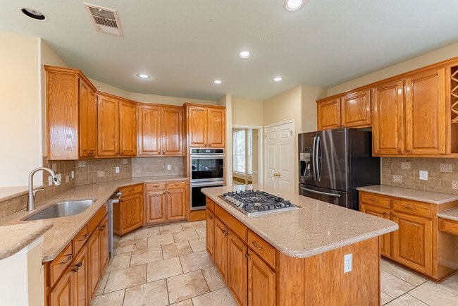 Building Photo - Spacious and stunning 4 bed 3.5 bath in Austin!!!