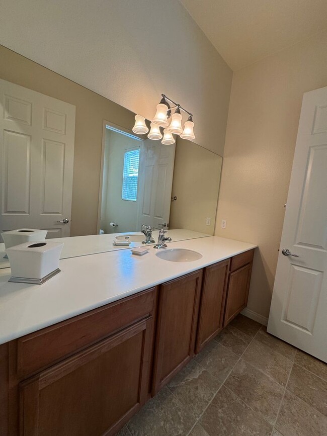 Building Photo - 55 + Community of Sun City Del Webb in App...