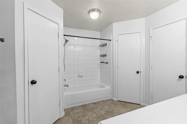 Building Photo - 25211 Barmby Dr