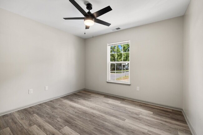 Building Photo - Fully Renovated 2 Bedroom 2 Bathroom Condo in Prime Rock Hill Location.