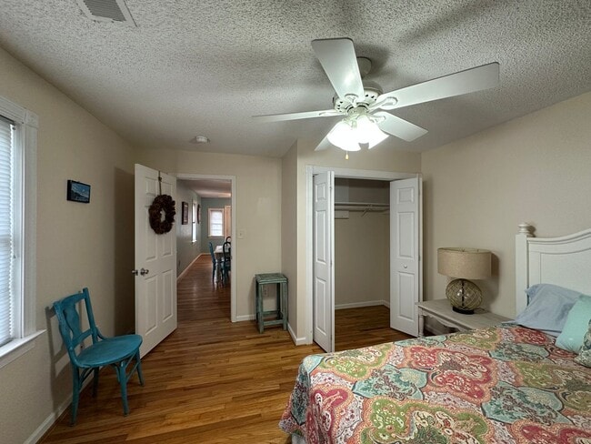 Building Photo - 2 Bed 2 Bath Fully Furnished Home