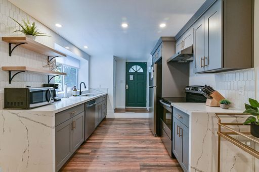 Building Photo - Stunning 1 bedroom 1 bathroom apartment in Queen Anne