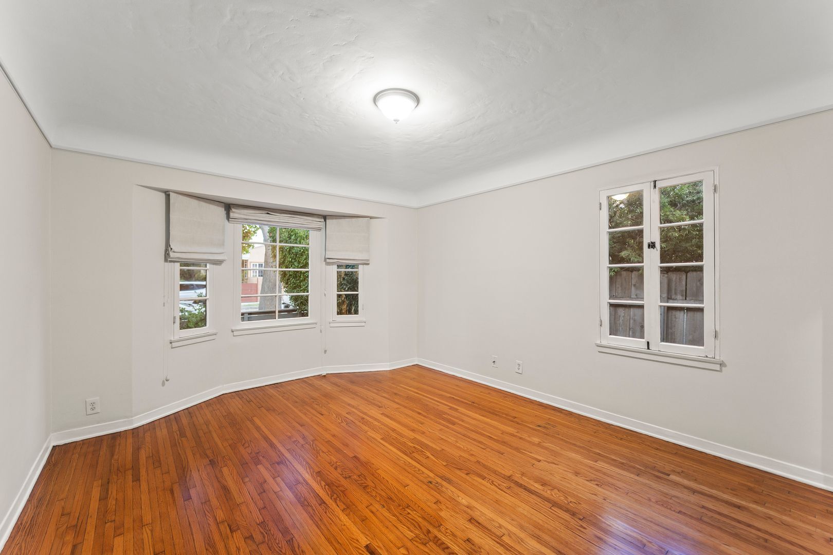 Building Photo - 3781 Greenwood Ave