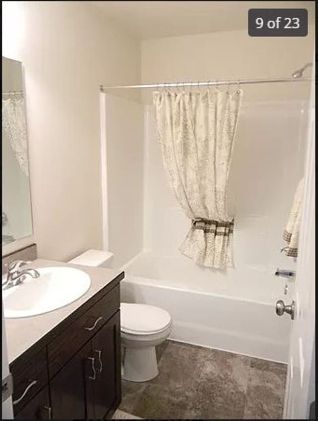 Building Photo - 3 Bed 3 Bath Twin Home