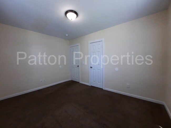 Building Photo - Five Points Home