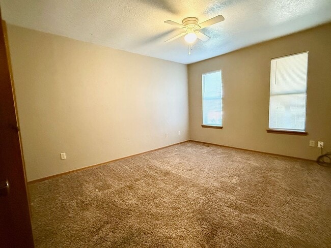 Building Photo - Great 2 Bed 2 Full Bath