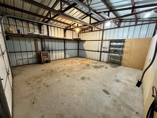 Building Photo - 2221 NE 8th St