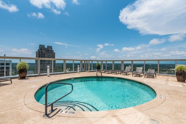 Building Photo - ** 2 MONTHS OF FREE RENT ** Living the Sky Life in Downtown Raleigh! 1 BE/1 BA Condo on the 32nd ...