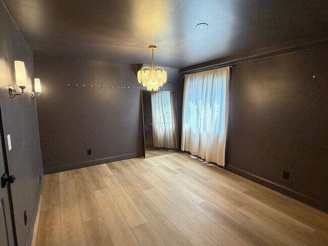 Building Photo - GORGEOUS SPACOUS HOMESTEAD!!!