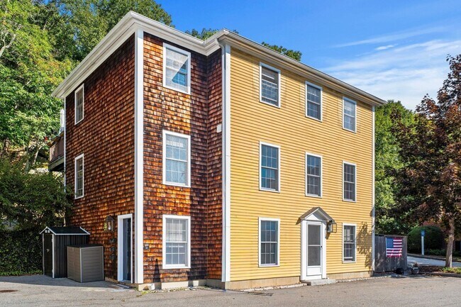 Building Photo - 28 Elm St