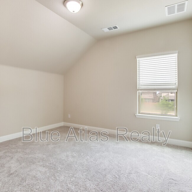 Building Photo - 4001 Bear Creek Ct